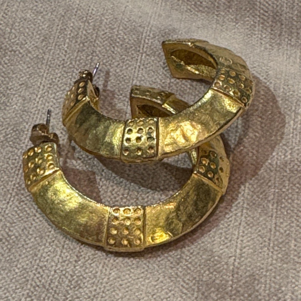 Vintage Catherine Stein Gold Matte Hammered Textured Hoop Earrings 80’s